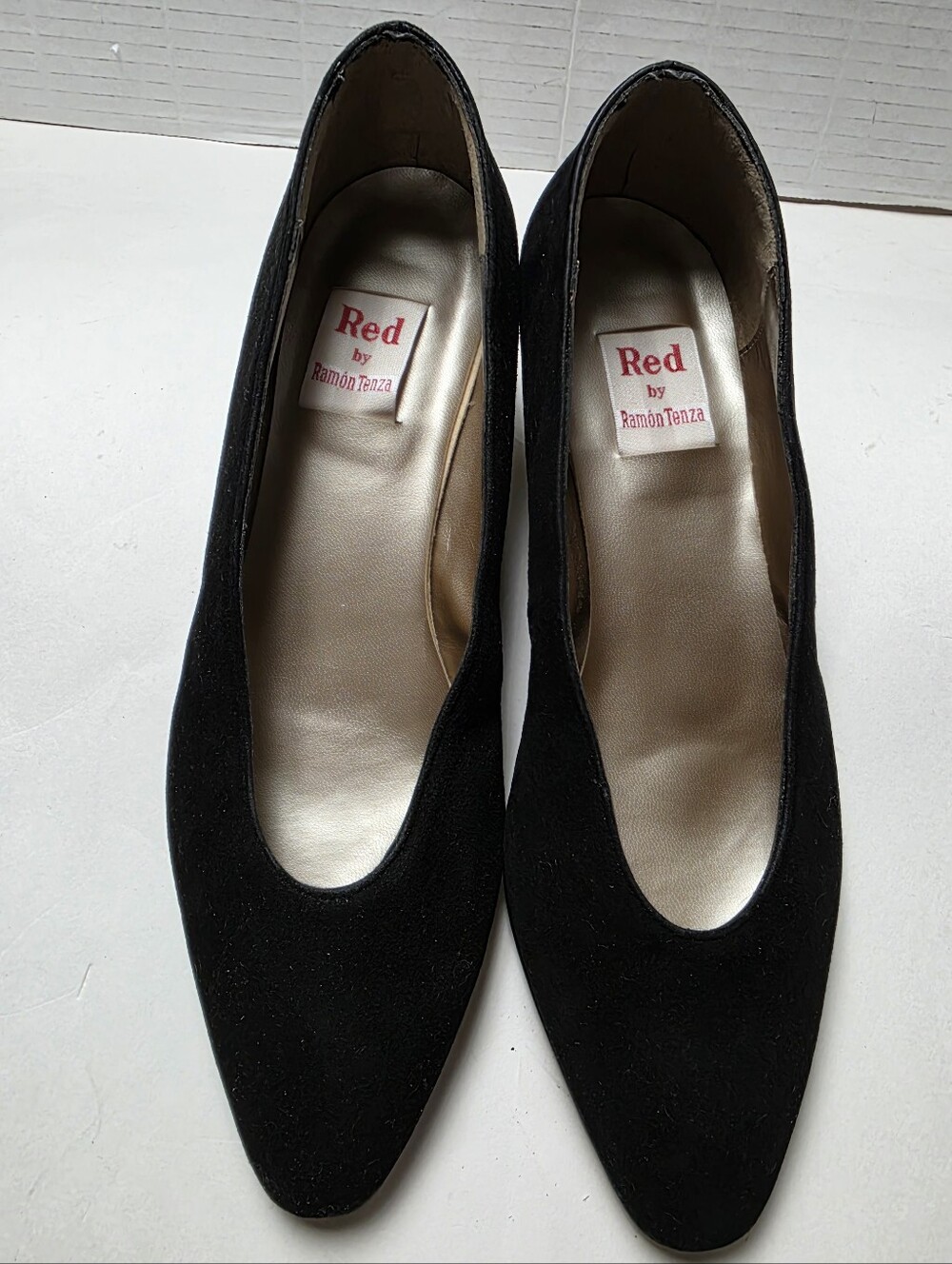 Red By Ramon Tenza Black Suede Pumps Gold Panther Accent 6.5